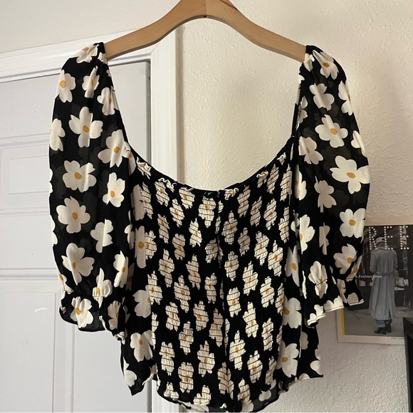 REFORMATION black white floral viscose puff short sleeve square neck crop top - Picture 3 of 5